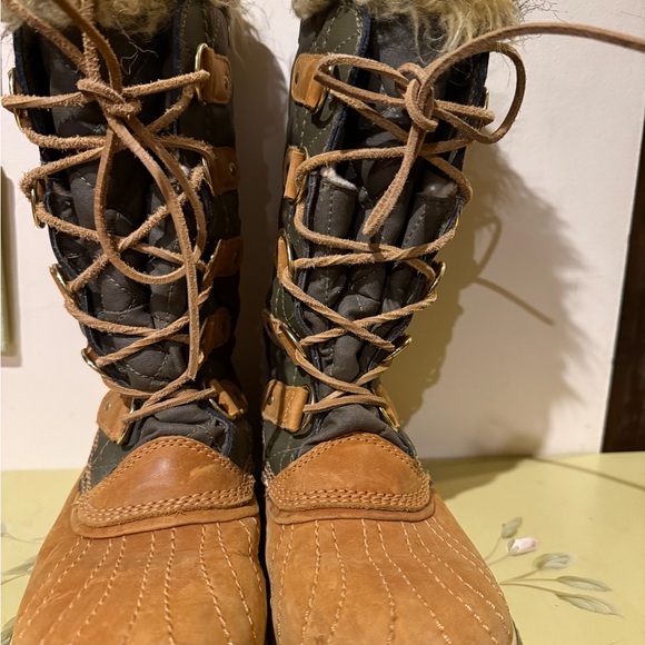 Sorel Camel and Olive Tofino Waterproof Winter Boots - Picture 5 of 8